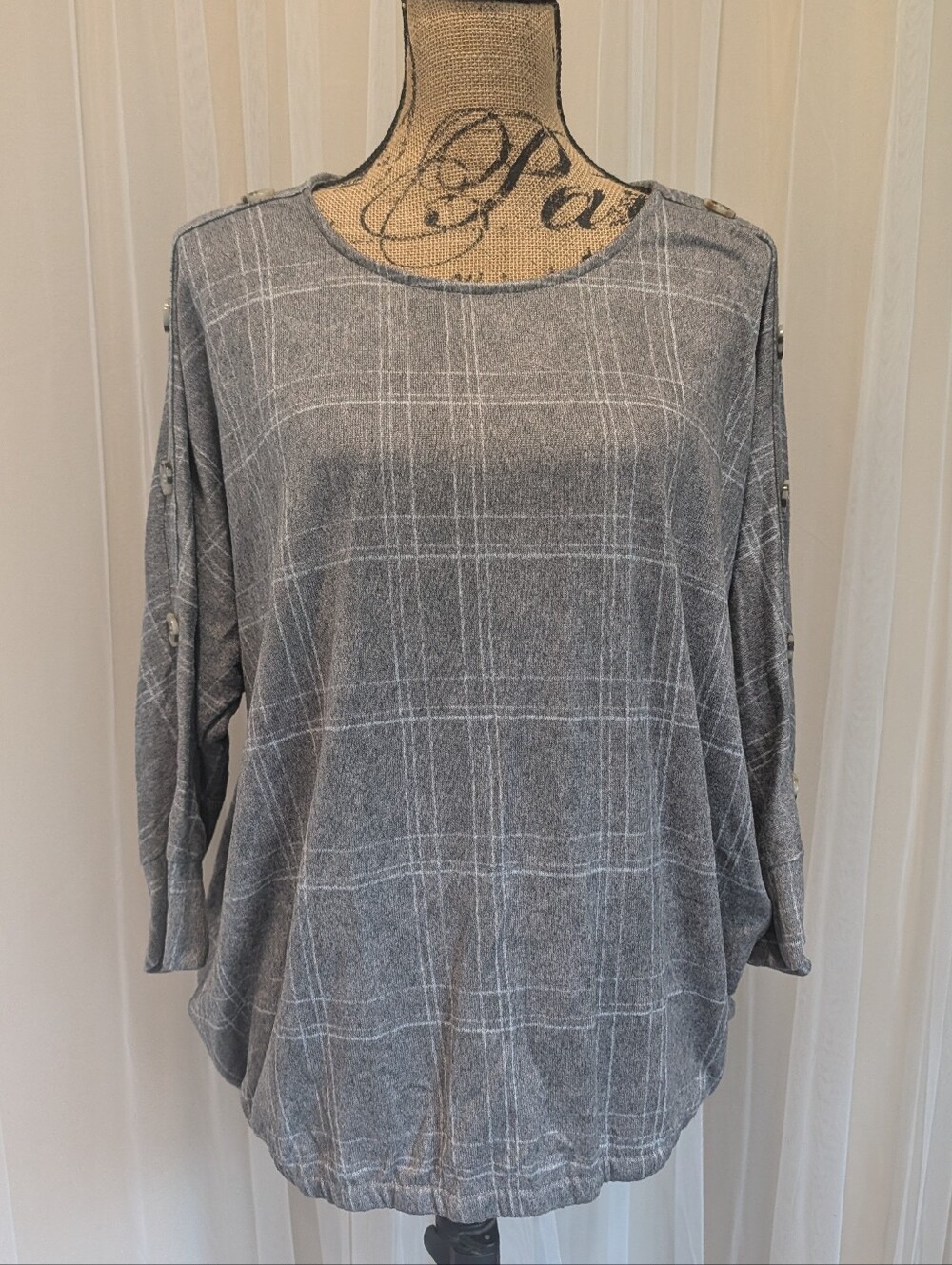 89th & Madison Gray Plaid Long Sleeve Top
